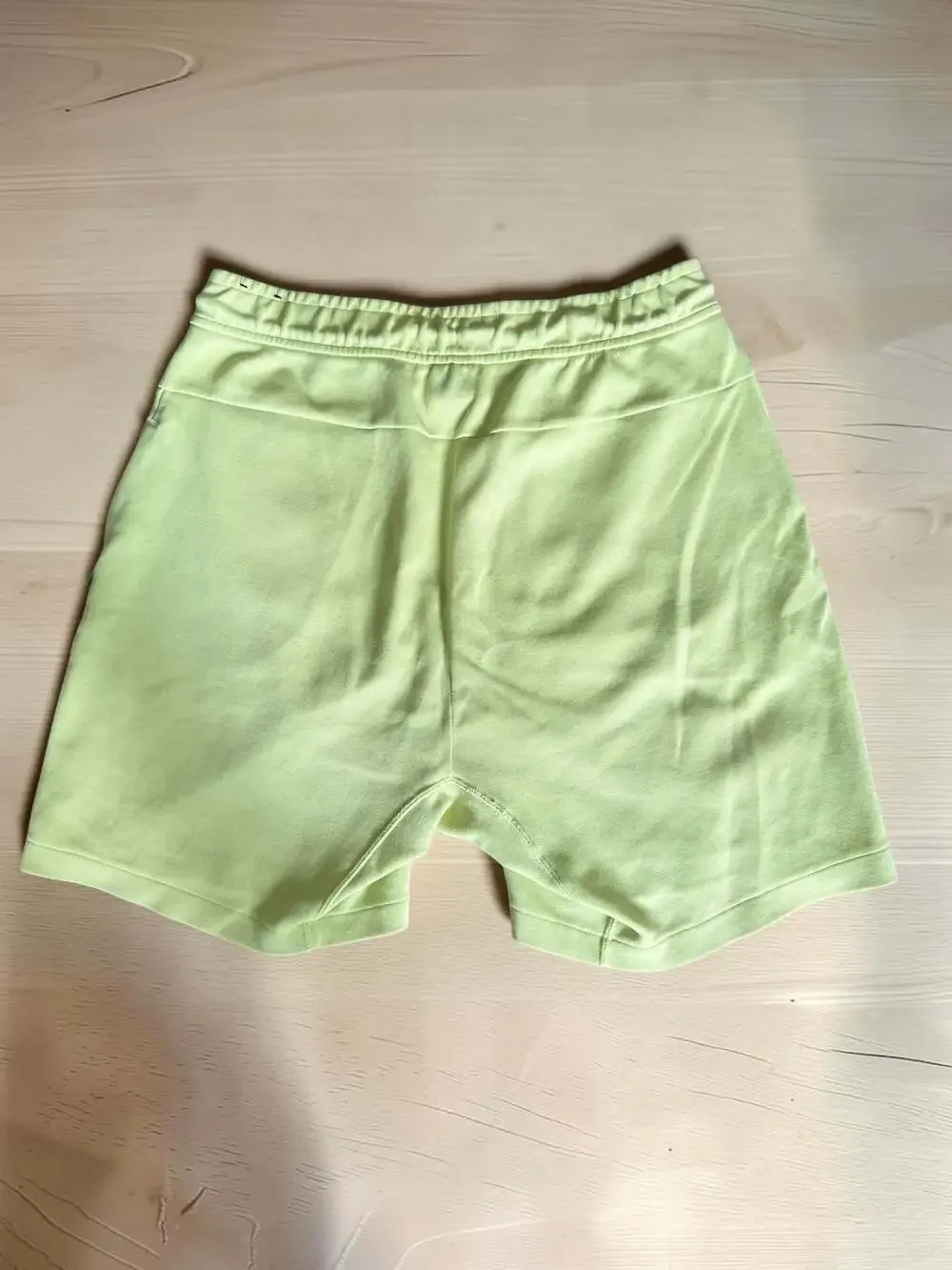 Nike Sportswear Fleece Shorts in Lemon Twist, Size M